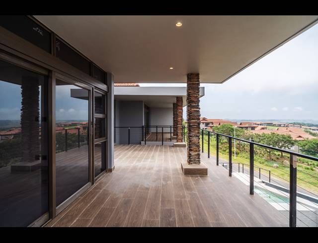 6 BEDROOM HOUSE FOR SALE IN IZINGA ESTATE
